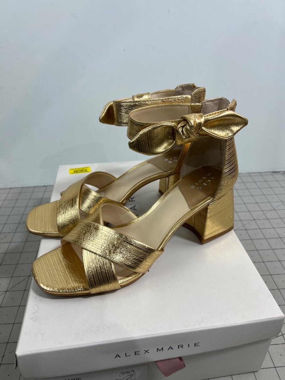 Alex Marie Adeline Gold Block Heel Women's Sandals Bow Accent Size 7.5 New - Picture 7 of 8